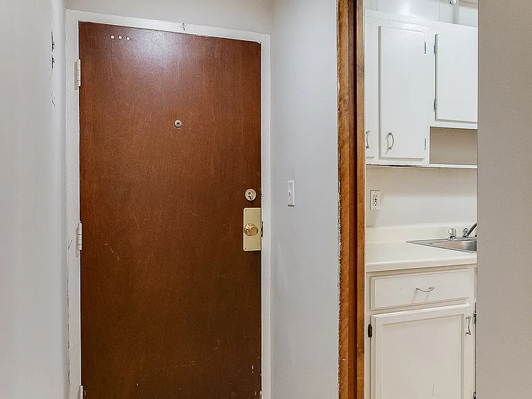 Eat Street Apartments — Photo 43