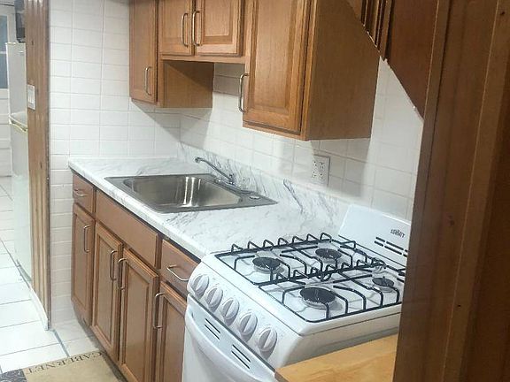 3rd image of 67-34 Eliot Ave