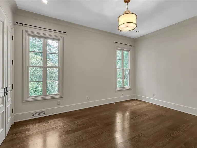 425 Broadland Rd NW — Photo 48
