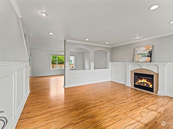 5th image of 15213 87th Avenue E