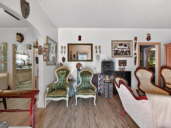 4th image of 1695 Beecher St SW