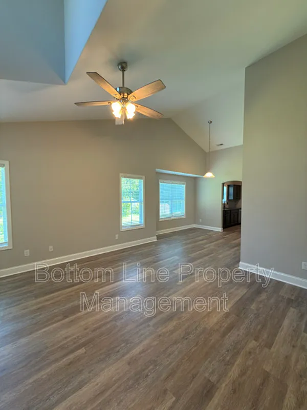 3 bed, 2.0 bath, 1284 sqft, $1,800 — Photo 3