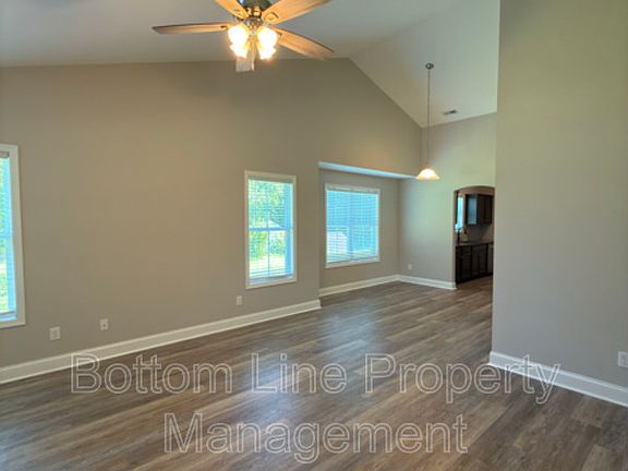 3rd image of 200 Alexander St