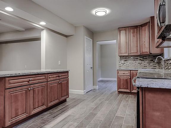 5th image of 722 Langwood Dr