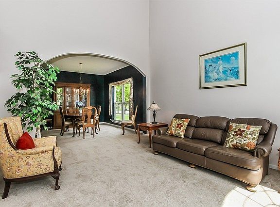 3rd image of 480 Cherry Hill Ct