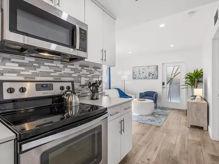 836 SW 4th Ave — Photo 28