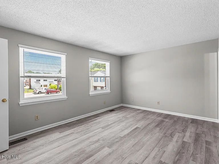 526 Myrtlewood Cir — Photo 11