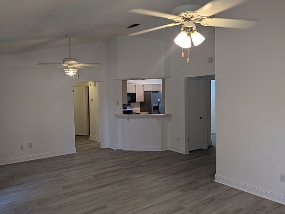 5th image of 5202 Oceanside Ct