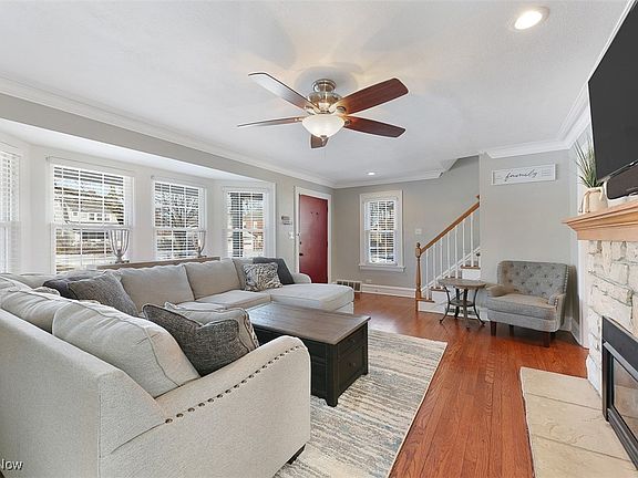 5th image of 19335 Laurel Ave