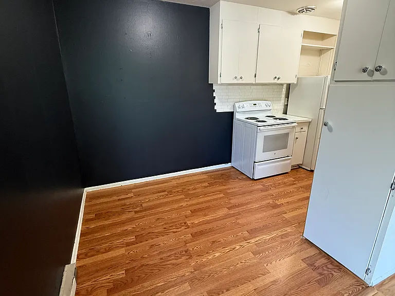 129 11th Ave E #101 — Photo 9