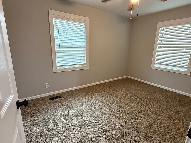 2624 Philip St — Photo 13