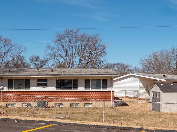 2nd image of 2720 Derby Pl