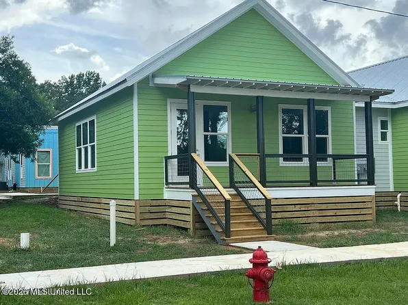 300 Seminary Dr #14, Bay Saint Louis, MS 39520