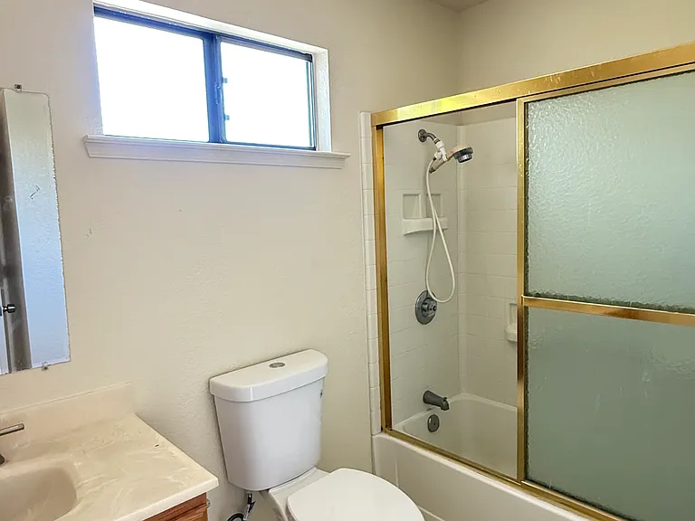 2610 Sycamore St — Photo 11
