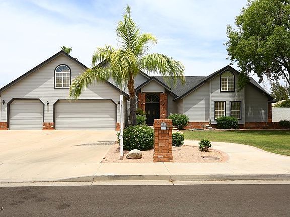 2nd image of 1426 E Lockwood Cir