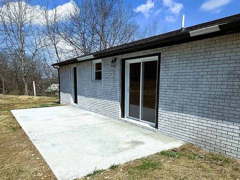 1077 Les Brown Rd — Photo 2