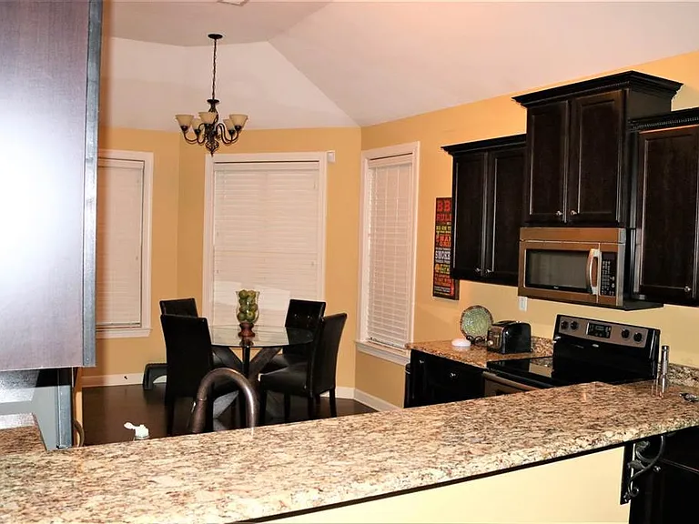 2704 Plum Creek Dr — Photo 4