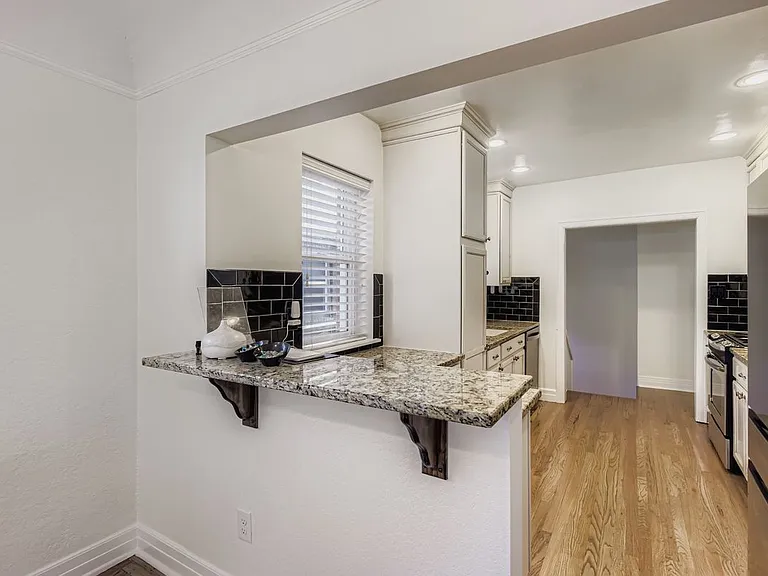 3334 W 37th Ave — Photo 2