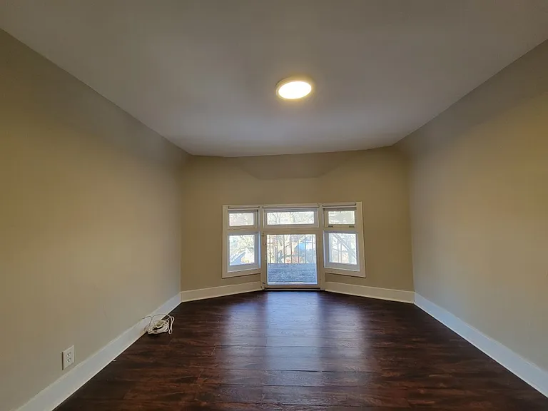 11 Birch Cres — Photo 2