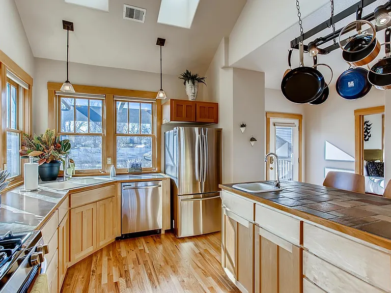 415 Mason Ct #5-A — Photo 3