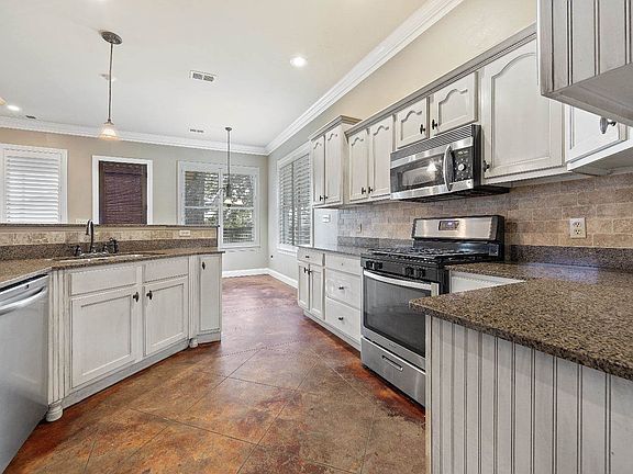 5th image of 752 Pleasant Woods Dr