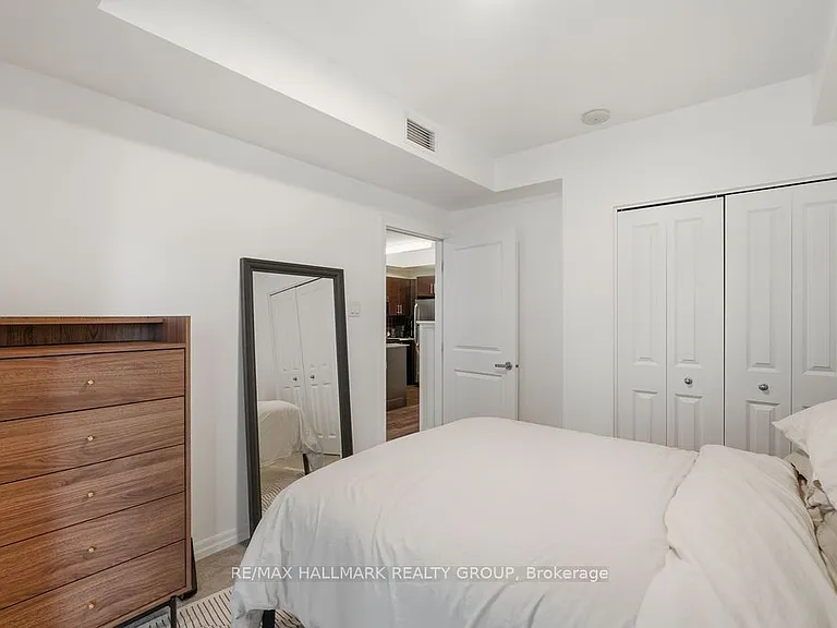 242 Rideau St #1406 — Photo 11