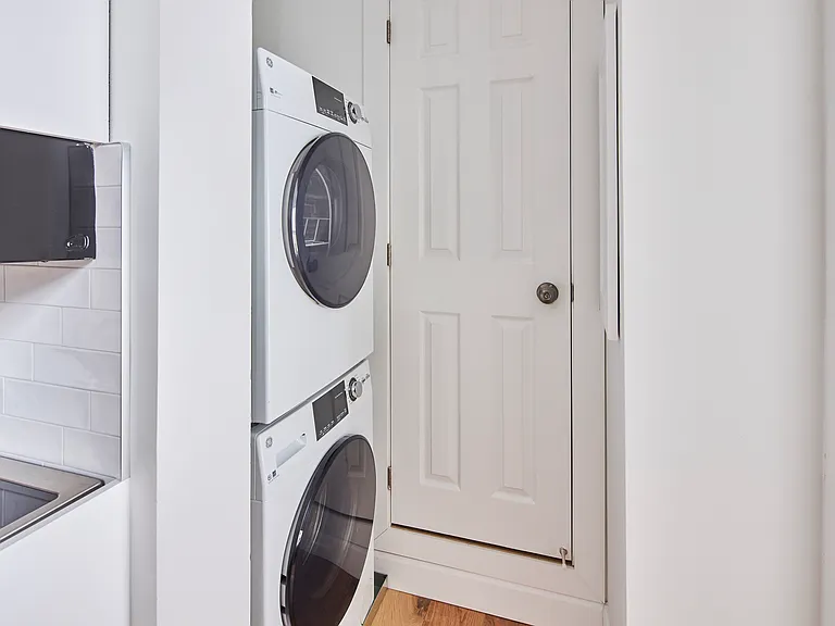 327 Catherine St #2 — Photo 6