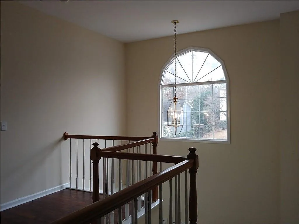 4 bed, 2.5 bath, 2254 sqft, $2,499 — Photo 3