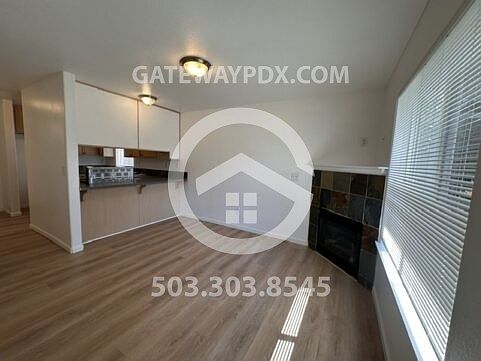 4th image of 3127 SE Powell Valley Rd