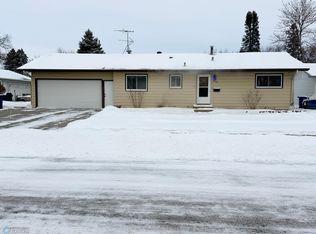 506 Appletree Ln, Moorhead, MN 56560