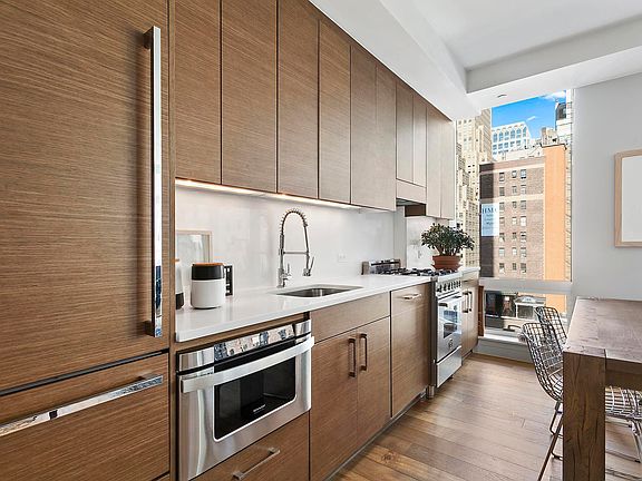 5th image of 325 Lexington Ave APT 10D