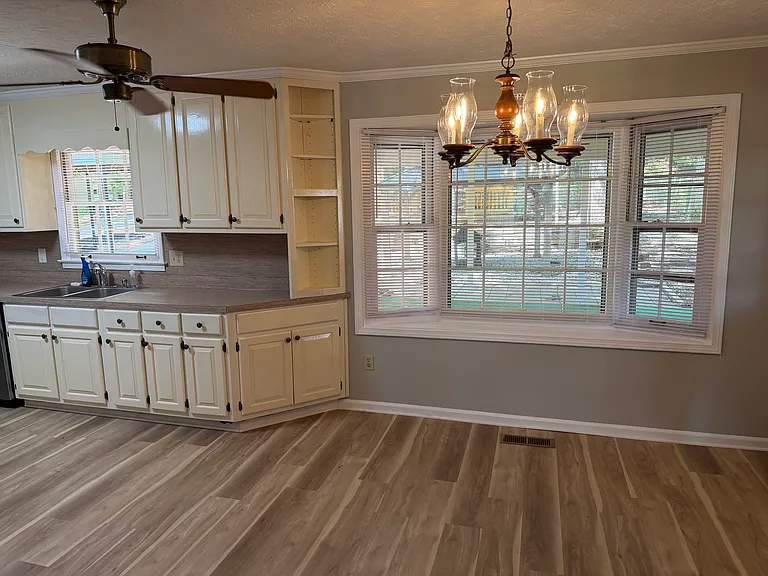 4032 Pine Manor Dr — Photo 15