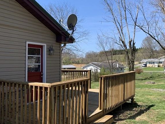 3rd image of 101 Woodland Cir