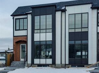 2632 W 36th St SW, Calgary, AB T3E 2Z8