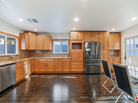 5th image of 6139 Fallbrook Ave