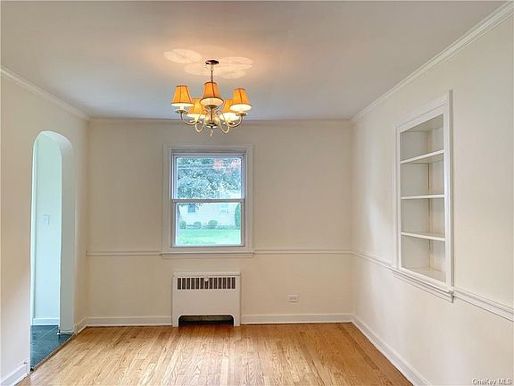 5th image of 61 Bradford Ave