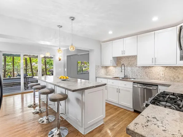 1167 Hayes St, Hollywood, FL 33019