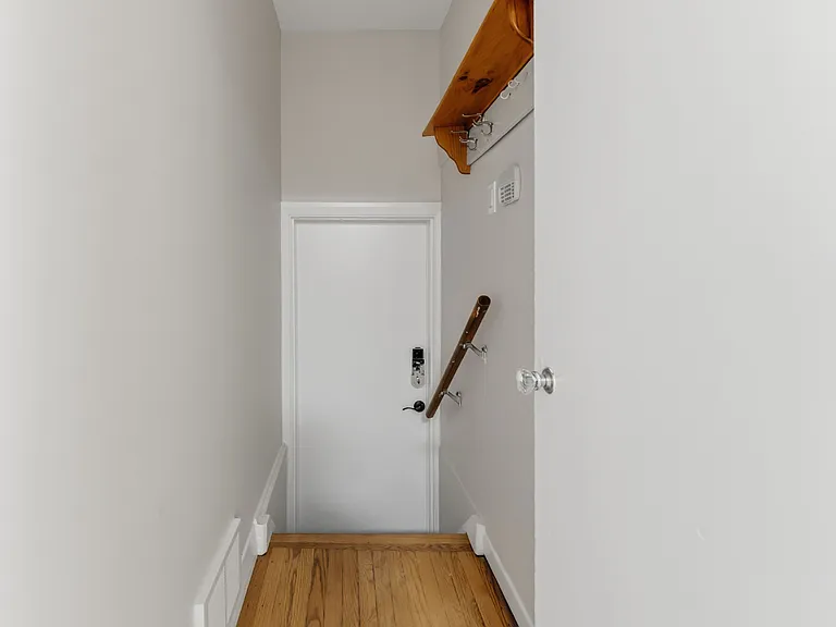 1873 Fairbanks Ave — Photo 16