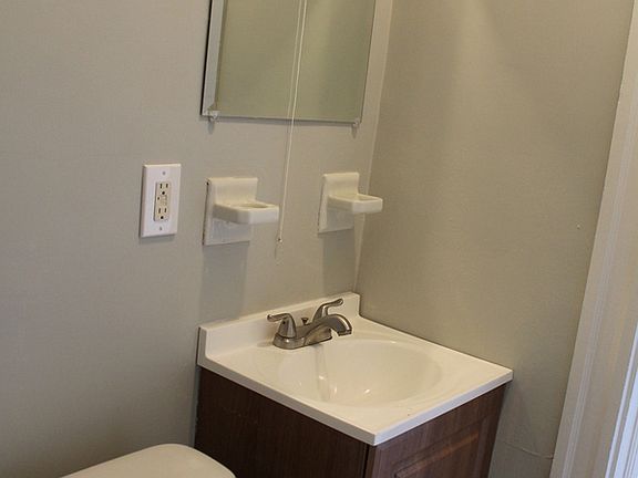 5th image of 2111 Walnut St