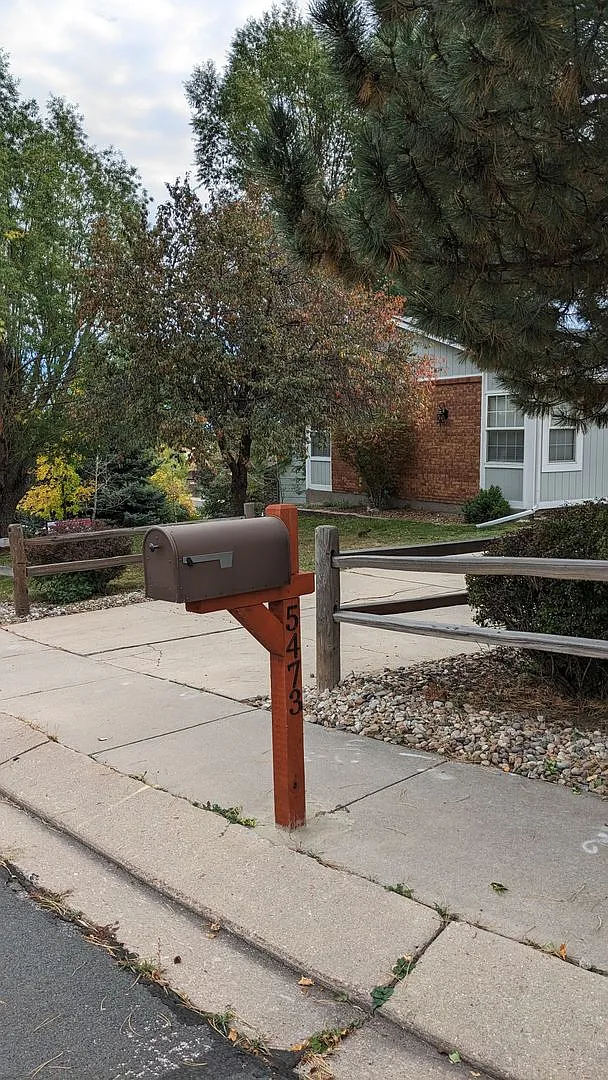 Beautiful 4 Bed/3 Bath Rancher With Finished Basement, Hot Tub, Fenced Backyard — Photo 3