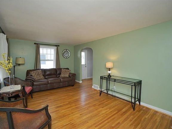 3rd image of 11 Newport Ave