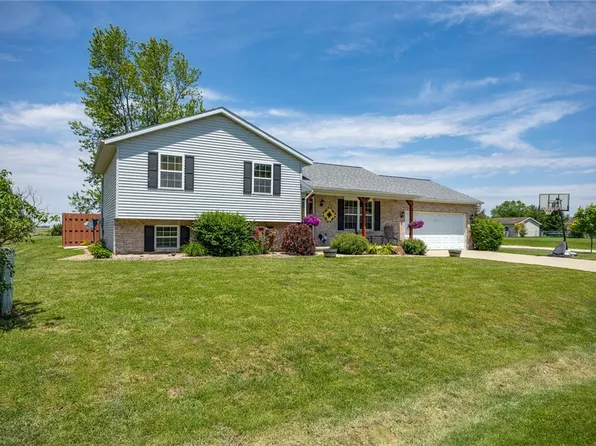 9234 E Topaz St, Effingham, IL 62401