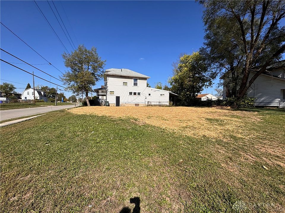 2nd image of 526 Campbell St