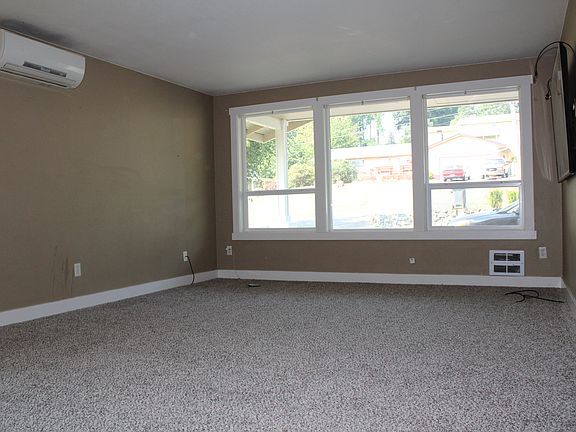 3rd image of 124 Heritage Dr