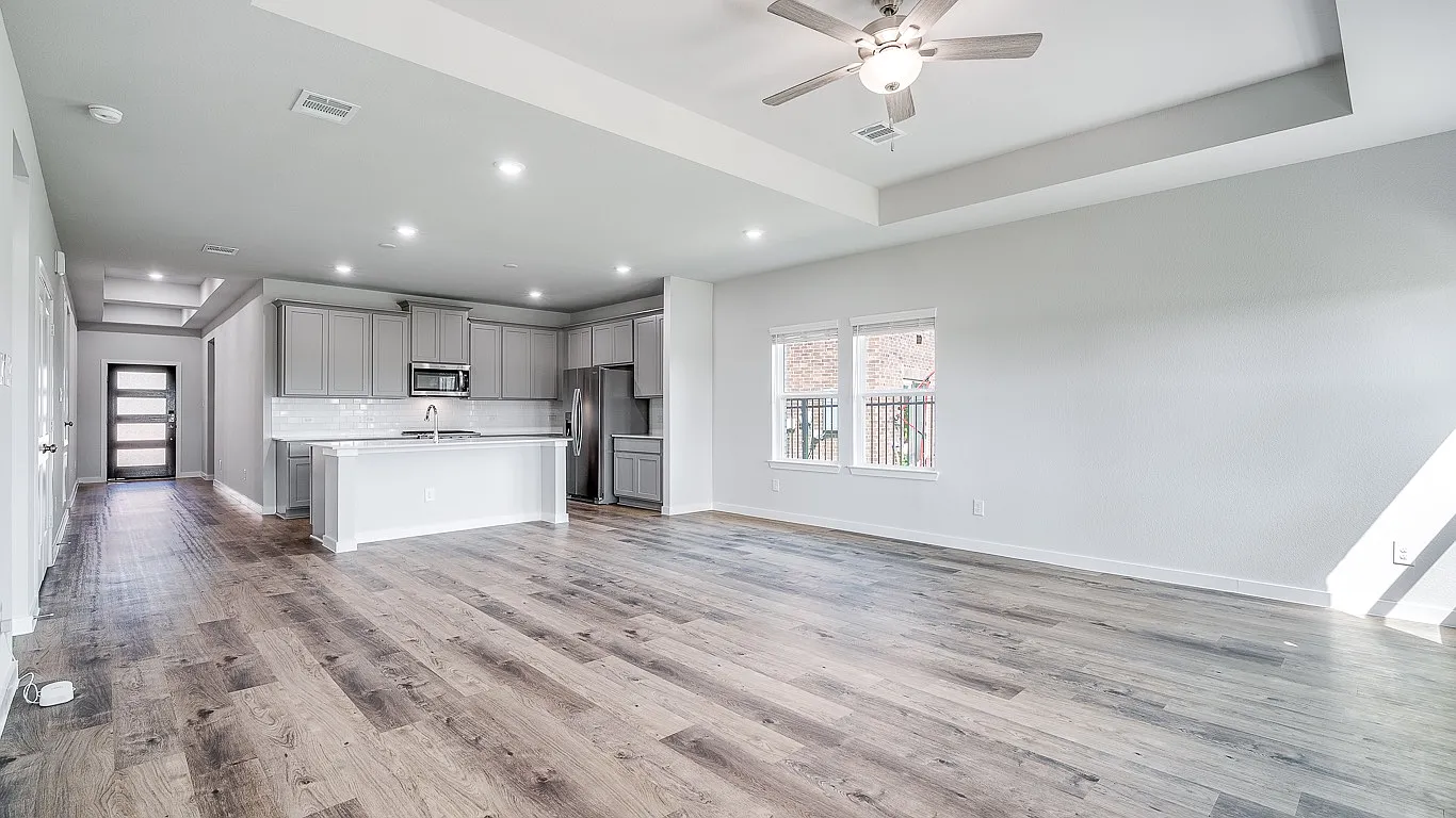 4 bed, 2100 sqft, $2,700 — Photo 3