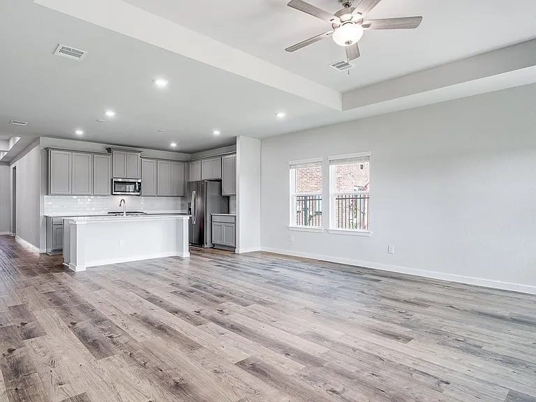 27327 Blue Pool Dr — Photo 3