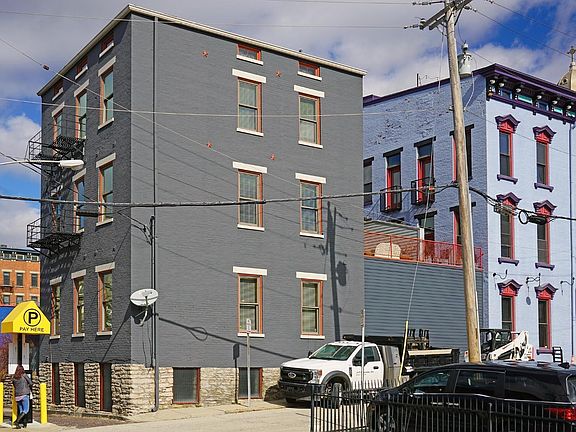 2nd image of 1113 Broadway St
