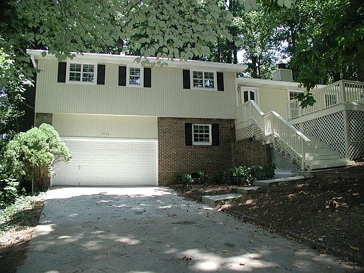 1st image of 1516 Village Dr