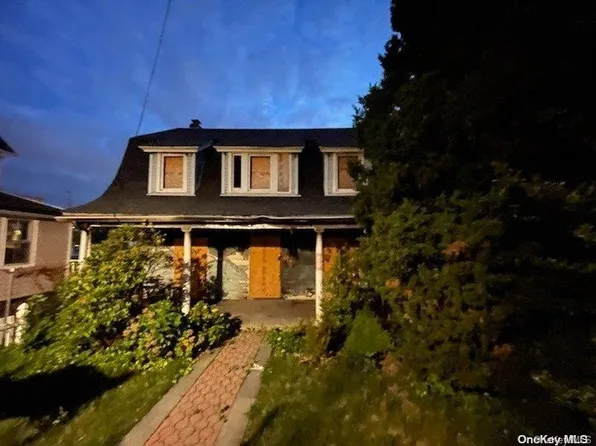 47 Plandome Road, Manhasset, NY 11030