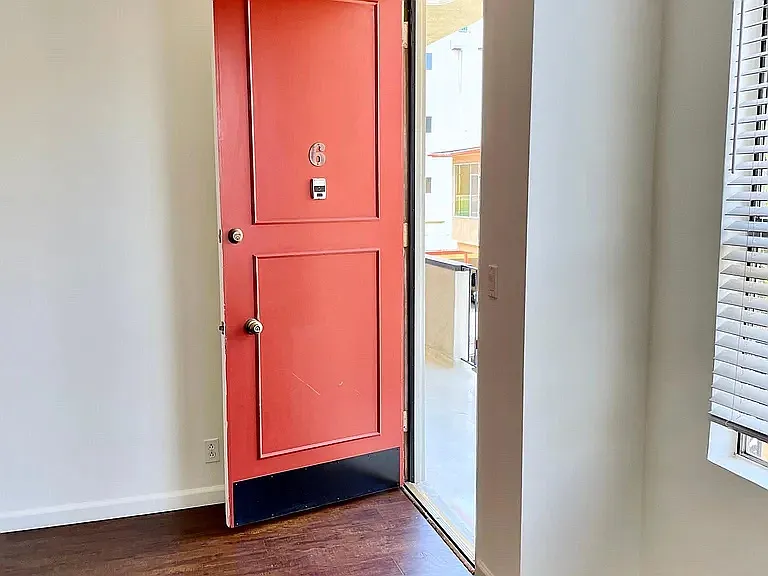 1337 N Gardner St #6 — Photo 2